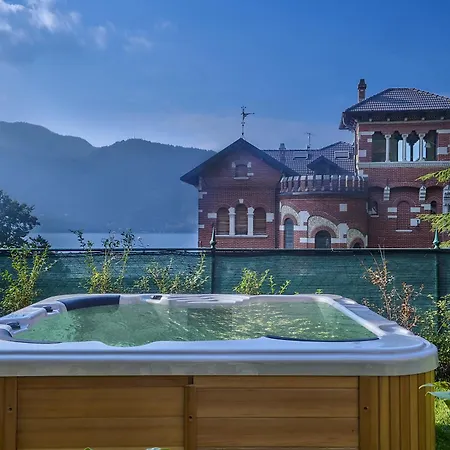 In Bianca With Pool And Air Conditioning Lierna