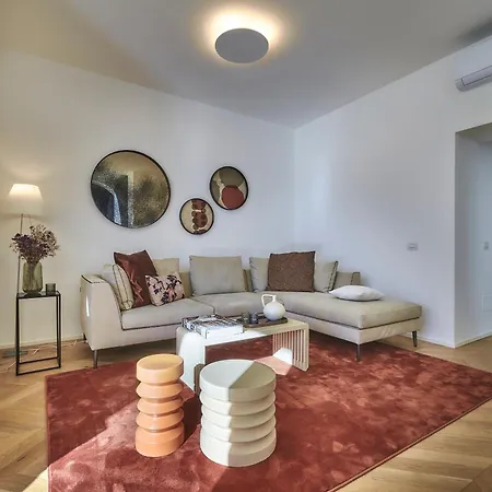 In Bianca With Pool And Air Conditioning Lierna