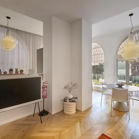 In Bianca With Pool And Air Conditioning Apartman Lierna