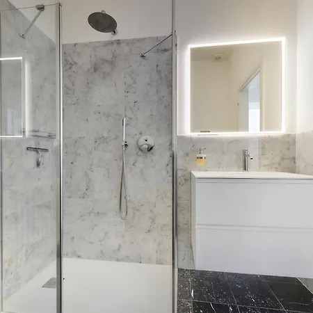 In Bianca With Pool And Air Conditioning Lierna