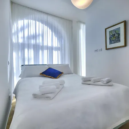 In Bianca With Pool And Air Conditioning * Lierna