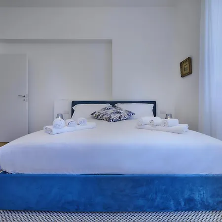 In Bianca With Pool And Air Conditioning Lierna